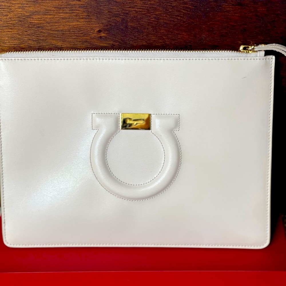 Wristlet signature large leather bag-Ferragamo brand new